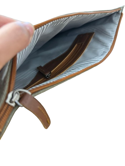 حافظة أصيلة للمستندات والتابلت من أوميكس
